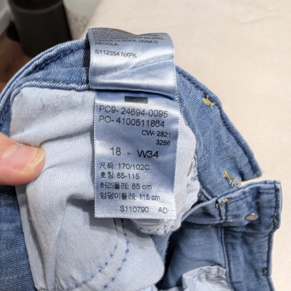 Levi's Women's Sky Blue Ankle Jeans - Picture 5 of 5